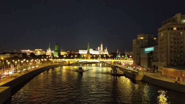Вечерняя экскурсия: «Москва слезам не верит: судьбы московских счастливцев и несчастливцев…»